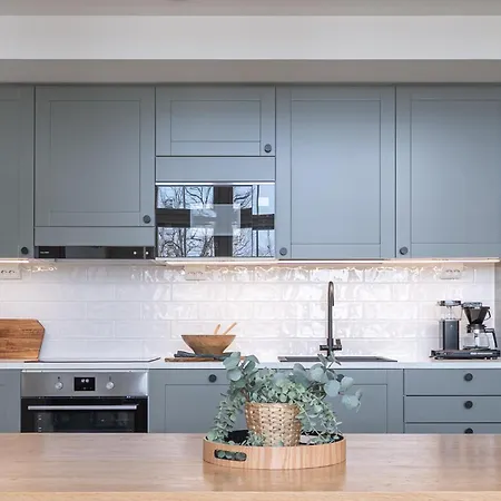 Stunning Loft With View & Free Garage Parking *