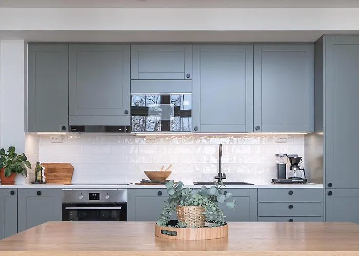 Stunning Loft With View & Free Garage Parking *