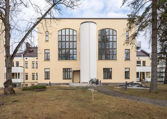 Stunning Loft With View & Free Garage Parking